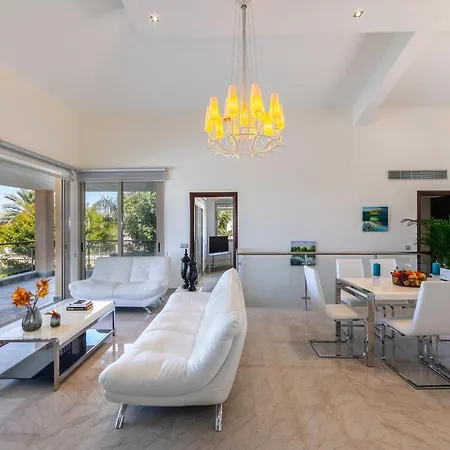 Pandora Beach Front Luxury Willa