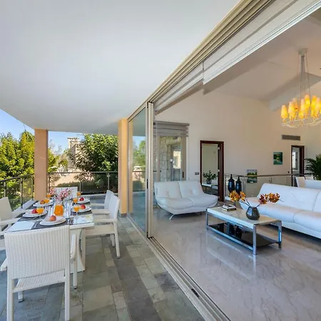 Pandora Beach Front Luxury Willa Pafos