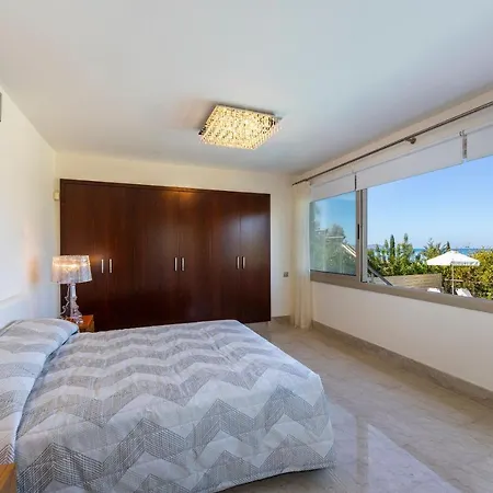 Pandora Beach Front Luxury *
