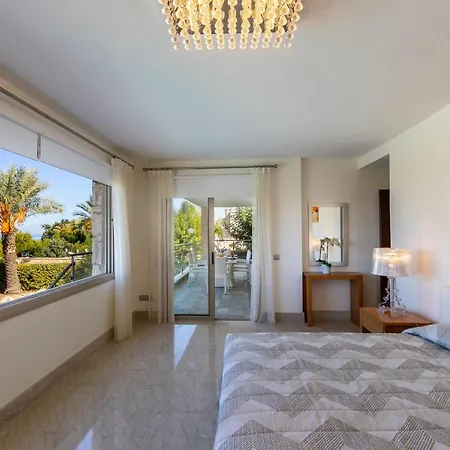 Villa Pandora Beach Front Luxury *